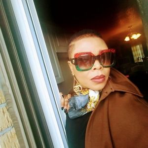 Meet your Posher, Monique